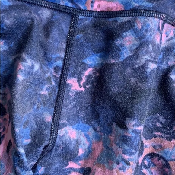 Lululemon printed Wunder Unders- size 4 - Picture 3 of 5